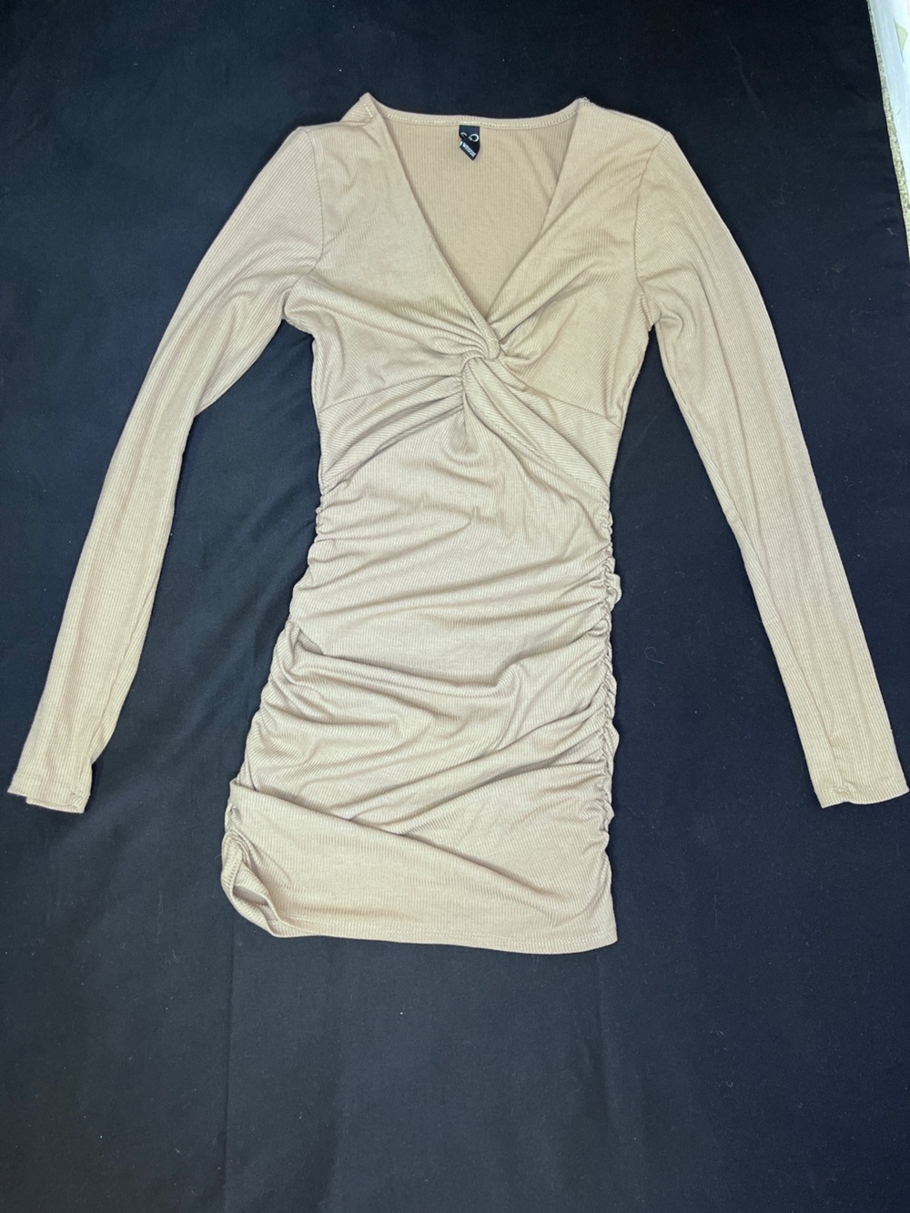 Windsor Beige Long-Sleeve Ruched Twist Front Dress Size Small